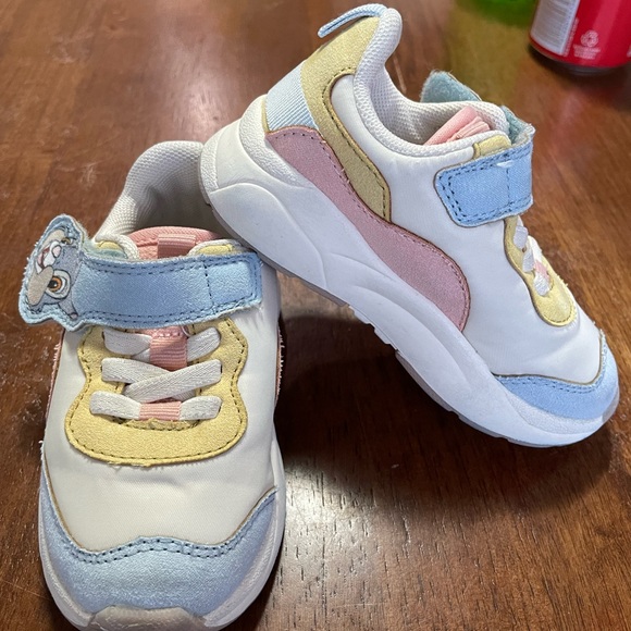 Toddler sneakers size 5.5 - Picture 3 of 3